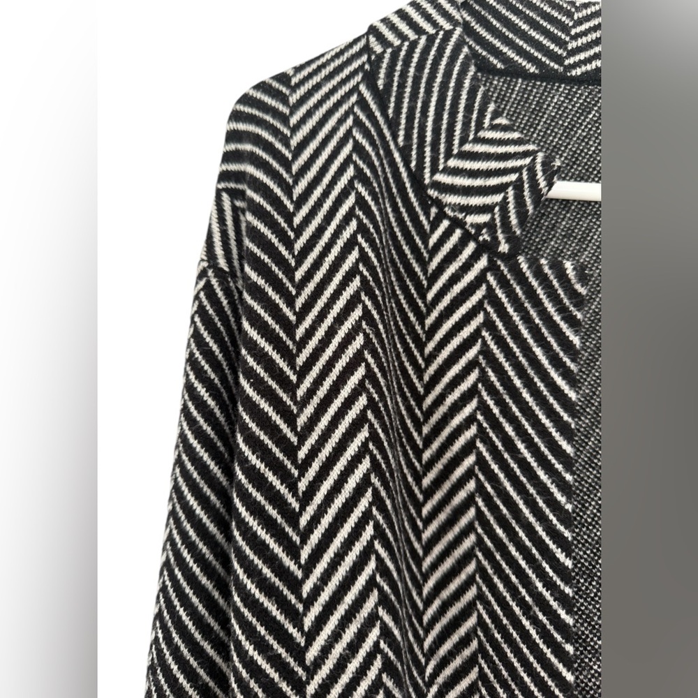 Tahari Chevron Pattern Herringbone Drop Shoulder … - image 7